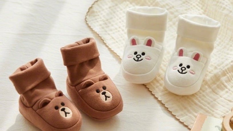 送禮首選!Line Friends「寶寶用品」上市,讓超萌熊大鞋襪、玩偶陪寶寶成長!
