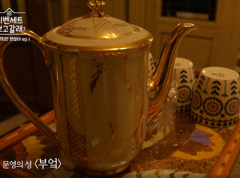 《雖然是精神病但沒關係》超狂佈景4:文英家廚房、大量的彩色玻璃設計