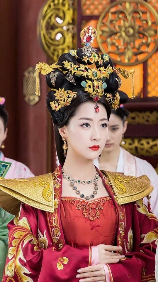 《乘風破浪的姐姐》心機女反派角色1:白冰《天淚傳奇之鳳凰無雙》