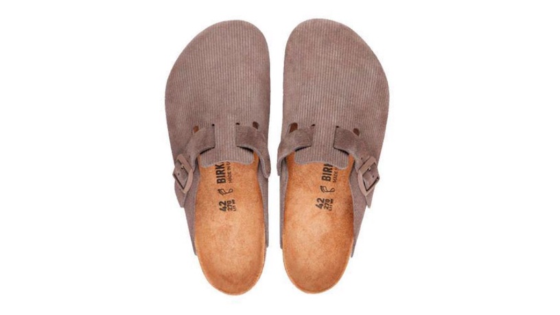 Birkenstock x stüssy聯名推最潮懶人鞋!燈芯絨面料早秋必收,這雙溫柔奶茶色太迷人~