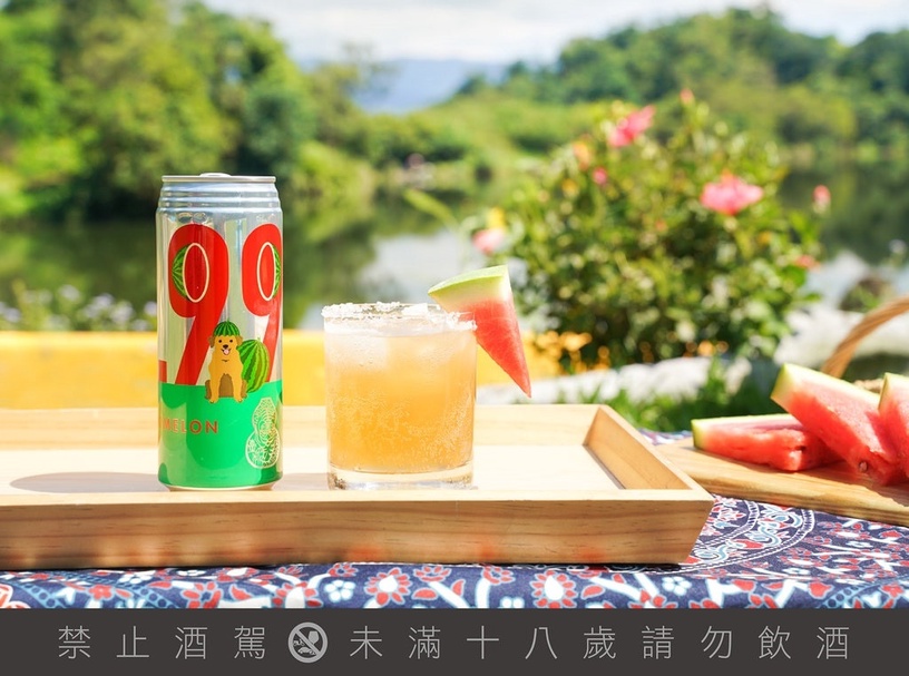 臺虎精釀推出「9.99%臺虎瓜啤狗」,鹽味西瓜+葡萄柚風味,享受微醺還能幫助流浪狗!
