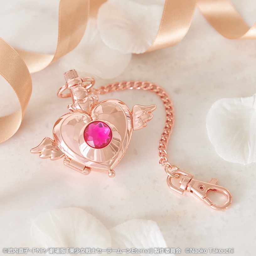「美少女戰士一番賞」登場!變身器吊飾、白金月光萬花筒神杖,還有超萌紫色露娜收納包
