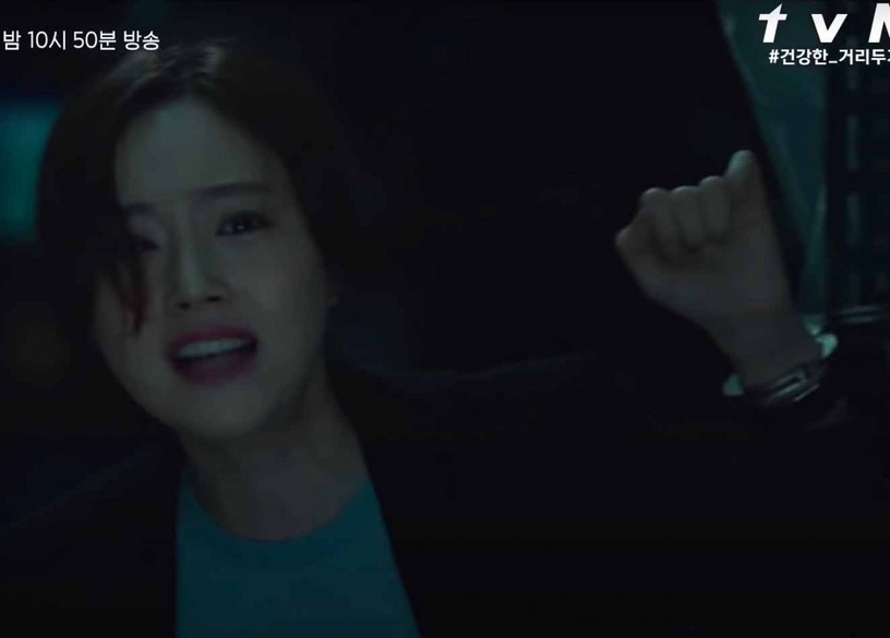 李準基《惡之花》壞得超帶感!溫柔撒嬌是套話,李準基肉身保護老婆,下秒「蒙眼上銬」