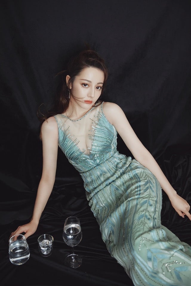 「沙漏身形」美腿女神4:迪麗熱巴