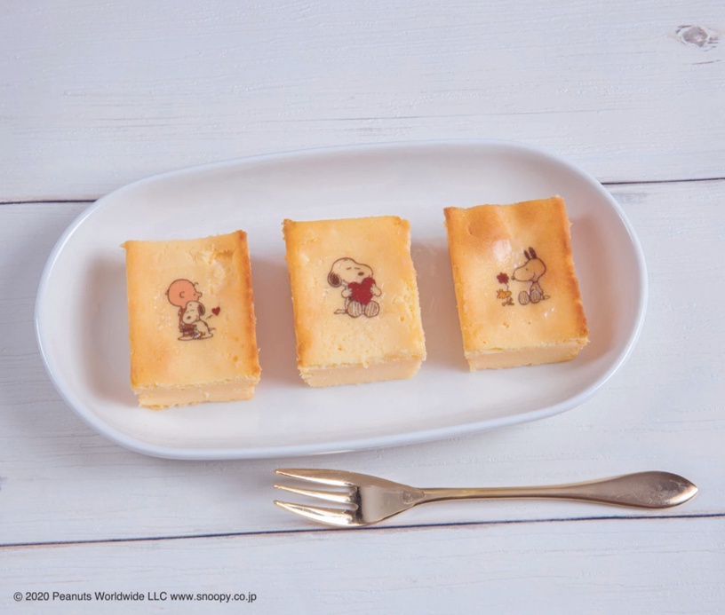 PEANUTS推出超萌「史努比食用貼紙」,簡單步驟貼上食物,在家就能馬上吃到史努比餐點