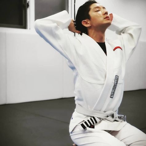 《惡之花》李準基根本武術達人!跆拳道黑帶,還會巴西柔術&泰拳!