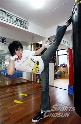 《惡之花》李準基根本武術達人!跆拳道黑帶,還會巴西柔術&泰拳!