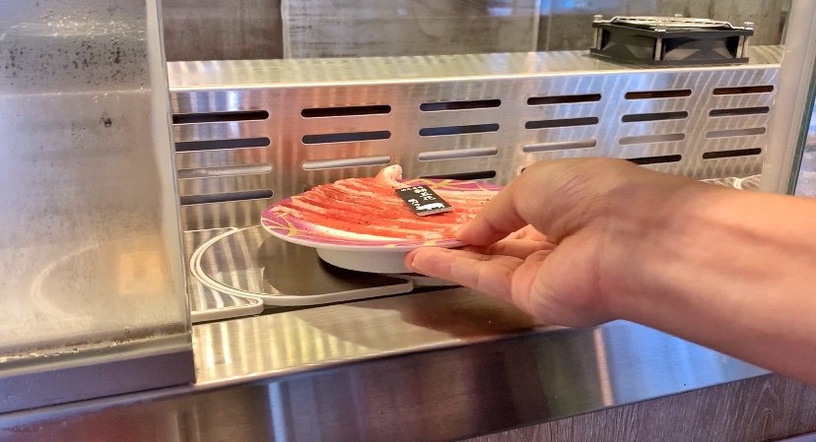 迴轉燒肉吃起來!超人氣永康街「油花迴轉吧燒肉」大推薦,想吃什麼自己拿,每盤50元起