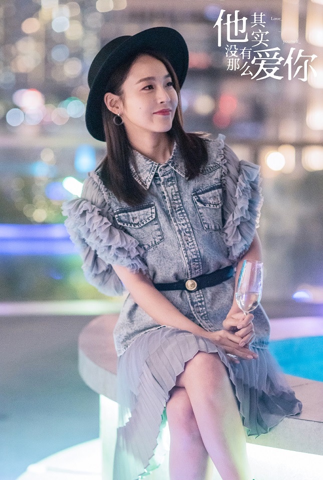 后宮娘娘的「帥氣颯姐」造型2:張佳寧《如懿傳》vs《他其實沒有那麼愛你》