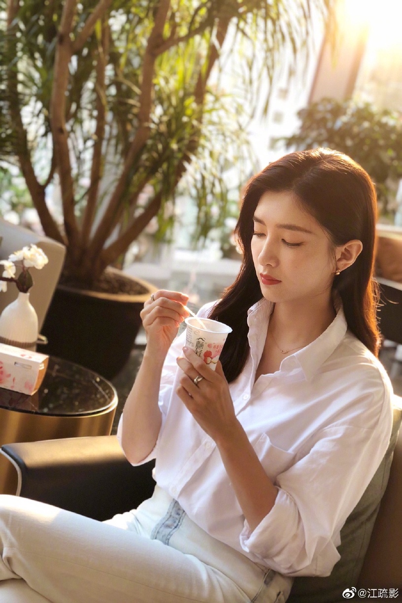江疏影穿搭成精!江疏影穿搭4重點穿出精緻女人味