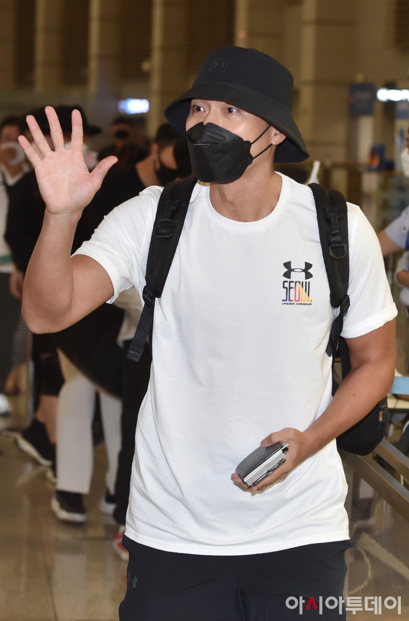 玄彬約旦拍攝電影《交涉》,預計8月底回韓國!