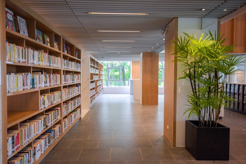 全台第一座森林圖書館!「屏東總圖」8/26準備開幕,在森林中的玻璃屋閱讀放鬆~