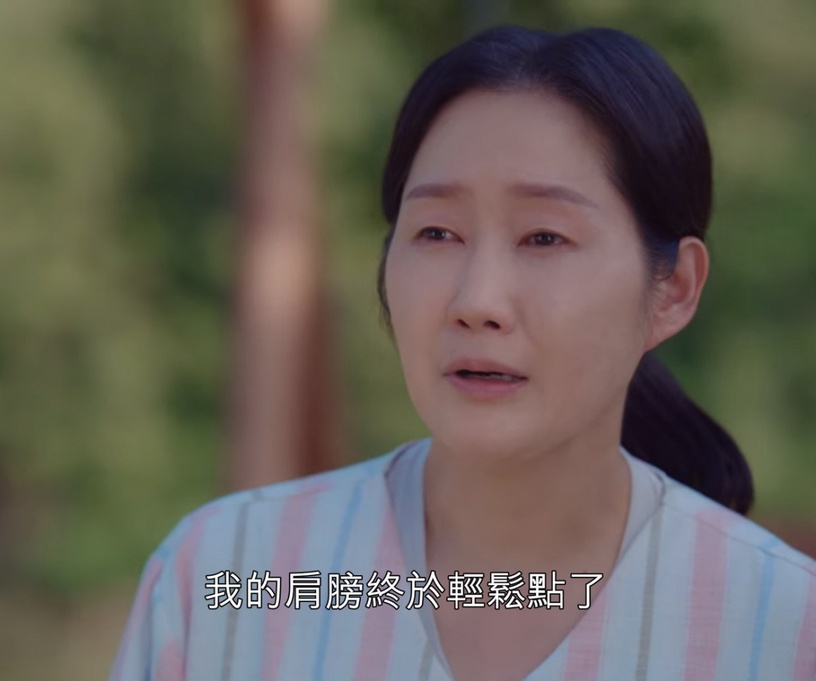 《雖然是精神病但沒關係》文英暖心細節解析6:幫助姜恩慈患者丟掉束縛