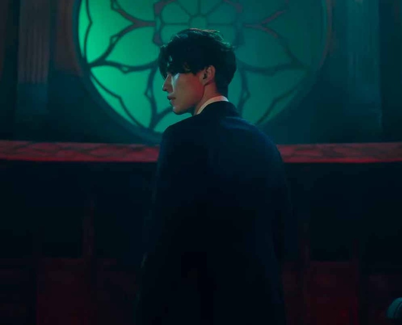 《九尾狐傳》最新預告公開!李棟旭誘惑拉領帶,「異色瞳孔」好邪魅