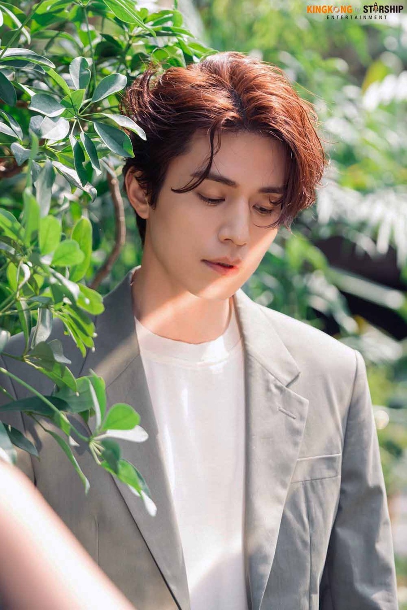 >>李棟旭《九尾狐傳》預告化身千年狐妖!李棟旭魅惑「異色瞳孔」,路透185cm長腿超顯眼!>>