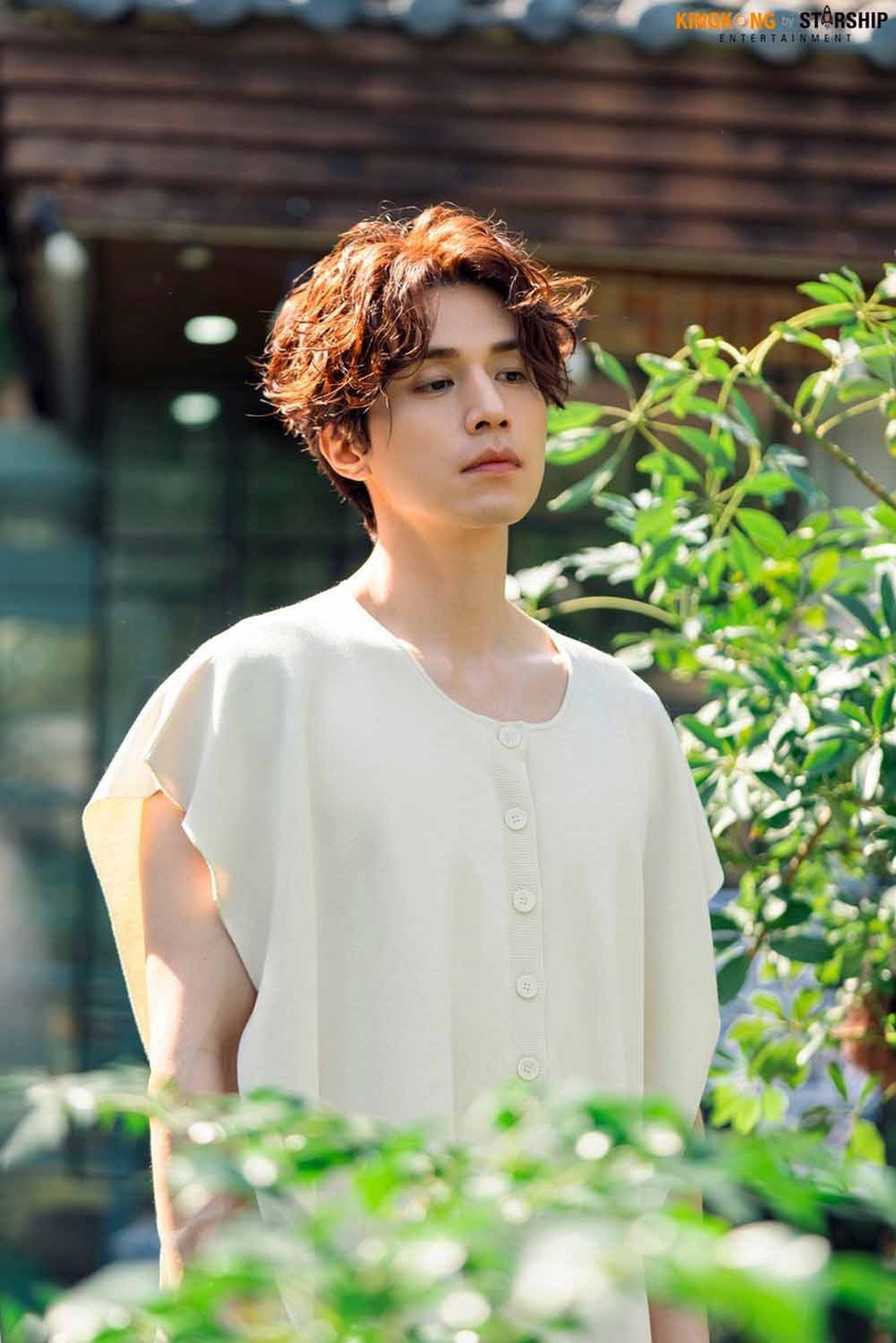 >>李棟旭《九尾狐傳》預告化身千年狐妖!李棟旭魅惑「異色瞳孔」,路透185cm長腿超顯眼!>>