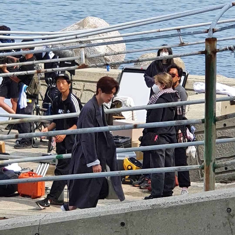 《九尾狐傳》飯拍路透!李棟旭185公分大長腿超顯眼!