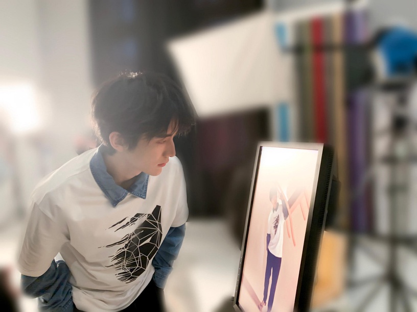 關於《以家人之名》張新成的5件事!藝考學霸、鋼琴十級,竟還是《以家人之名》出品人