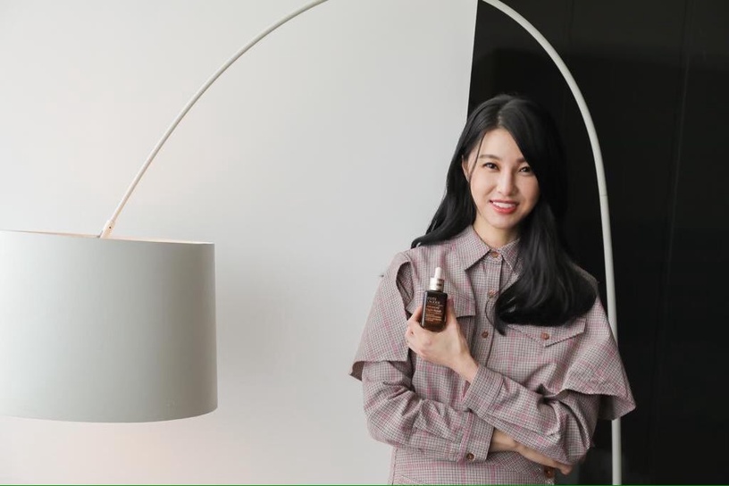 孫瑩瑩保養秘訣公開,隨身必備小棕瓶、TOMFORD彩妝