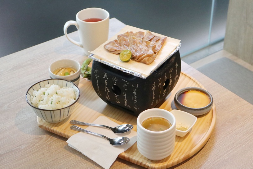 奶茶喝到飽!王品新品牌「町食就是定食」7品套餐,甜點抹茶冰淇淋、黑糖糰子必吃