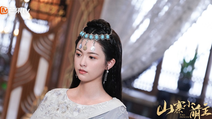 《以家人之名》女演員私服3:宋芳園 飾演 秦美央(小橙子)
