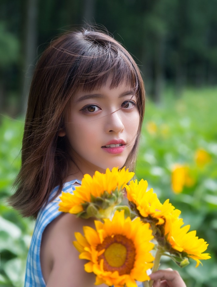 《以家人之名》女演員私服3:宋芳園 飾演 秦美央(小橙子)