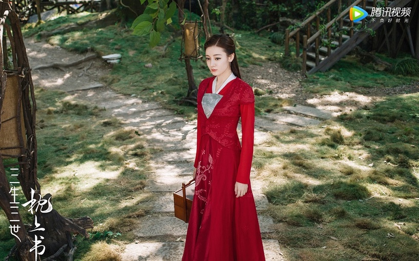 網評「陸劇中的美強慘TOP」9:《三生三世枕上書》阿蘭若 迪麗熱巴飾演