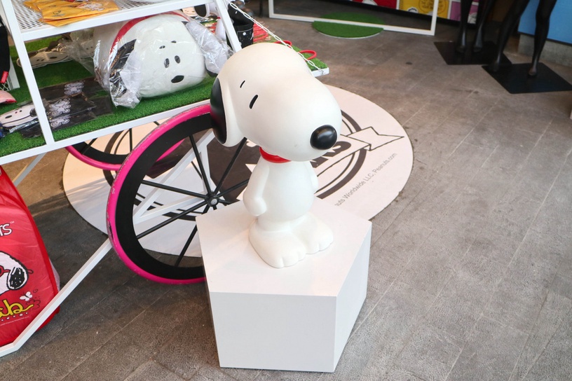 「史努比安全帽」免費贈!限時3週「2% WIP x SNOOPY 快閃店」,消費就送SNOOPY造型扇