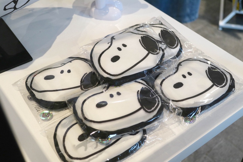 「2% WIP x Snoopy 快閃店」SNOOPY造型購物袋/滿額3000元送