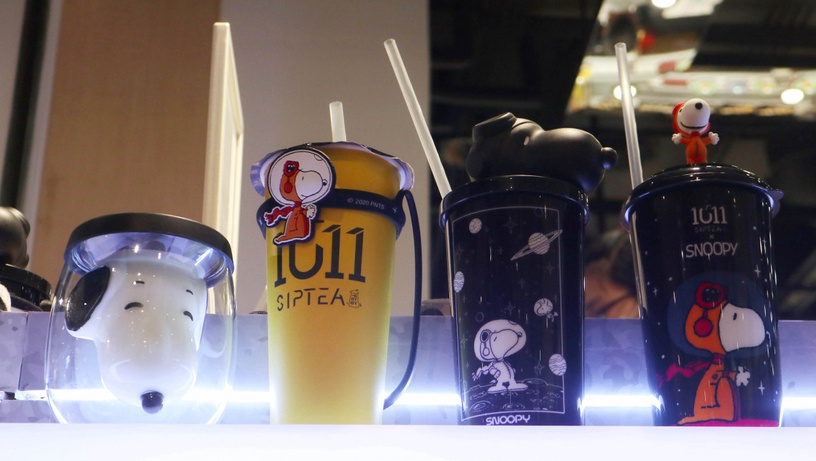 「史努比雙層玻璃杯」回來了!暗黑系列史努比,杯提、冷水壺等,滿滿限量周邊超誘人