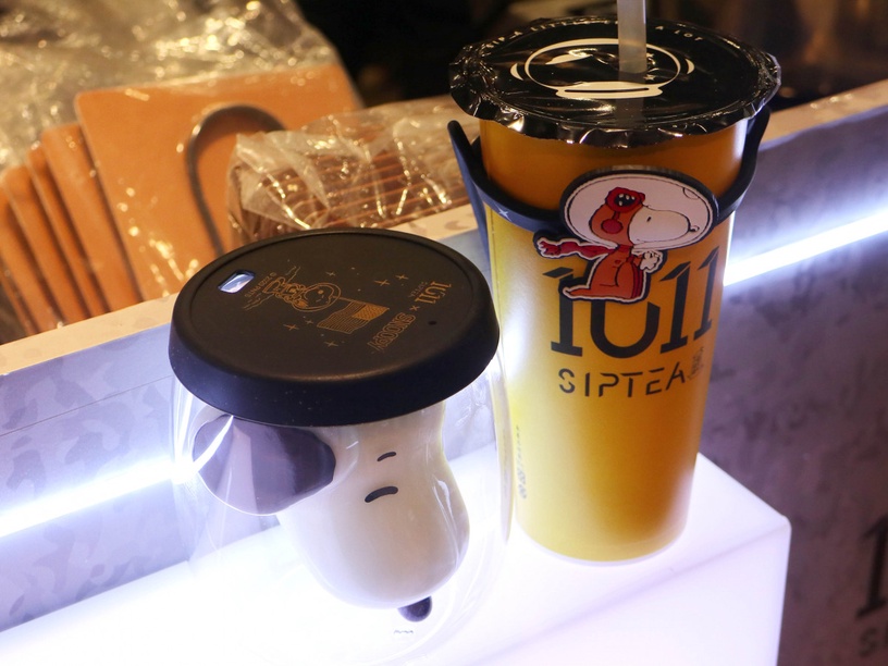 「史努比雙層玻璃杯」回來了!暗黑系列史努比,杯提、冷水壺等,滿滿限量周邊超誘人