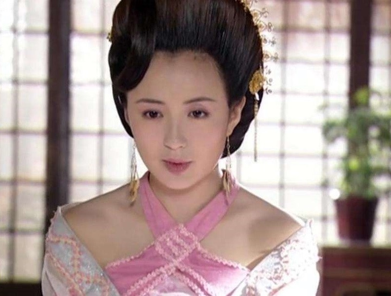 《以家人之名》演員古裝vs時裝:楊童舒(陳婷)《至尊紅顏》