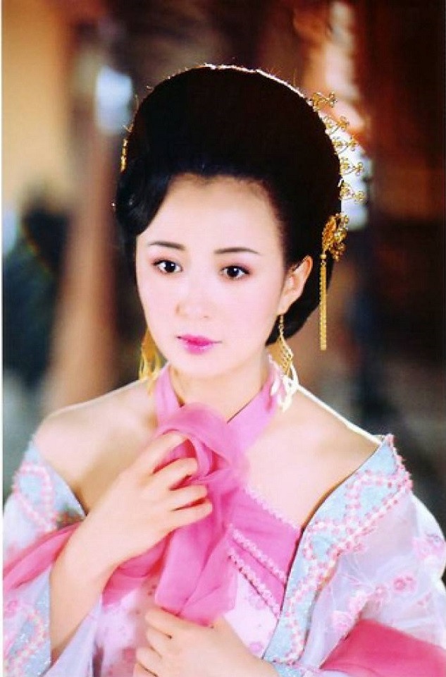《以家人之名》演員古裝vs時裝:楊童舒(陳婷)《至尊紅顏》