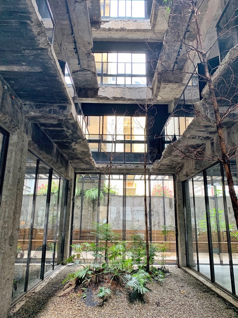今晚就住廢墟!台中人氣網美打卡住宿「植光花園酒店」,廢墟中的綠意盎然超好拍!