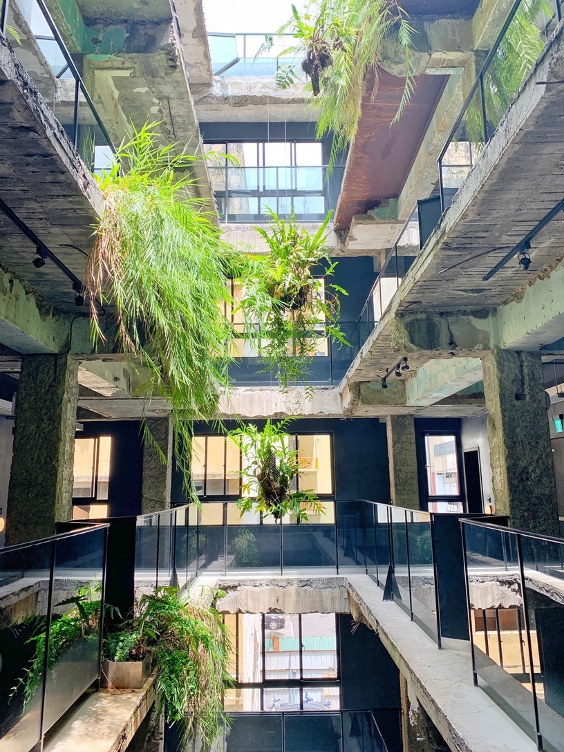 今晚就住廢墟!台中人氣網美打卡住宿「植光花園酒店」,廢墟中的綠意盎然超好拍!