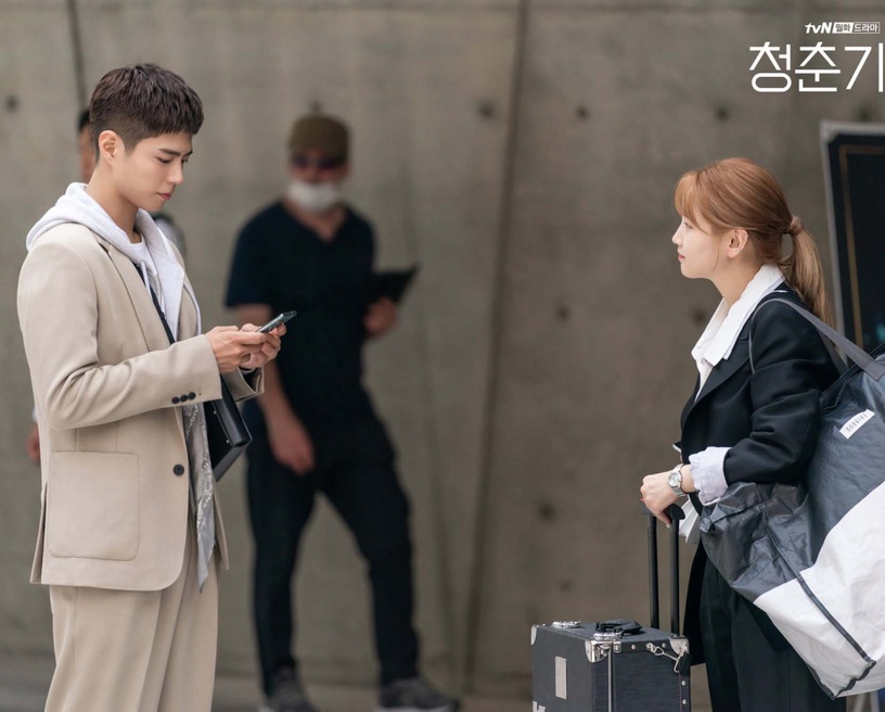 Netflix《青春紀錄》看點3:高甜愛情戲!朴寶劍&朴素淡上演「泡沫之吻」?
