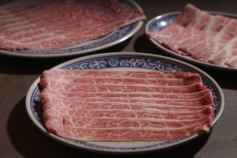 用老火雞湯涮嫩肥牛!「鐵火肥牛火鍋」首店插旗中山,道地港式肥牛火鍋還有買一送一!