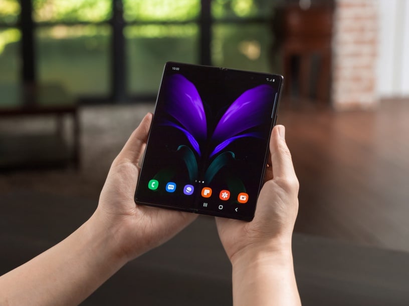 三星新一代摺疊手機 Galaxy Z Fold2 登場,左右雙開加大螢幕、拍照效果再升級!
