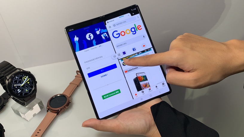 三星新一代摺疊手機 Galaxy Z Fold2 登場,左右雙開加大螢幕、拍照效果再升級!