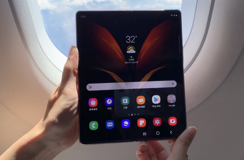 三星新一代摺疊手機 Galaxy Z Fold2 登場,左右雙開加大螢幕、拍照效果再升級!
