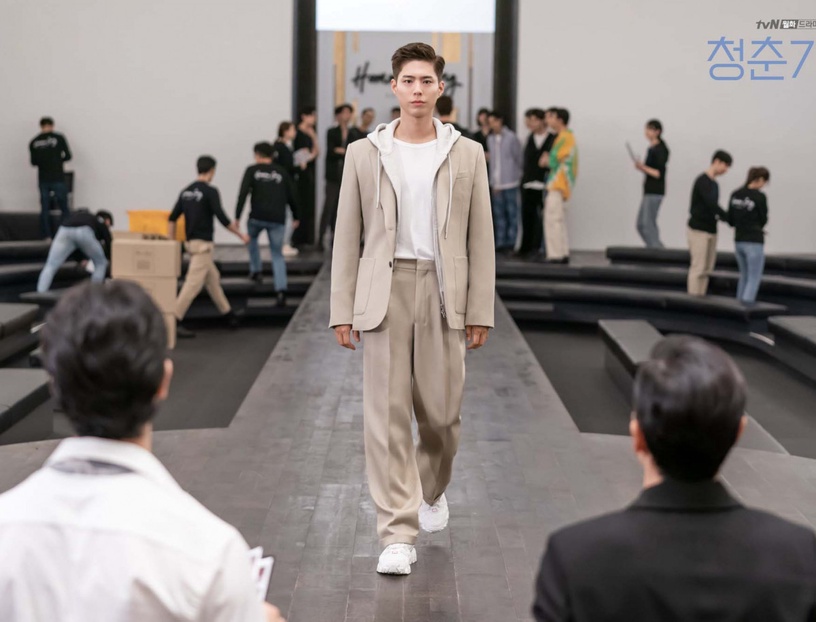 Netflix《青春紀錄》朴寶劍皮膚狀態、大長腿引熱議!劇中顏值太高啦!