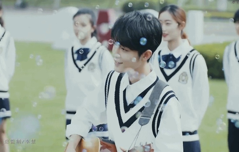 陸劇男星穿校服7:肖戰《最好的夏天》MV