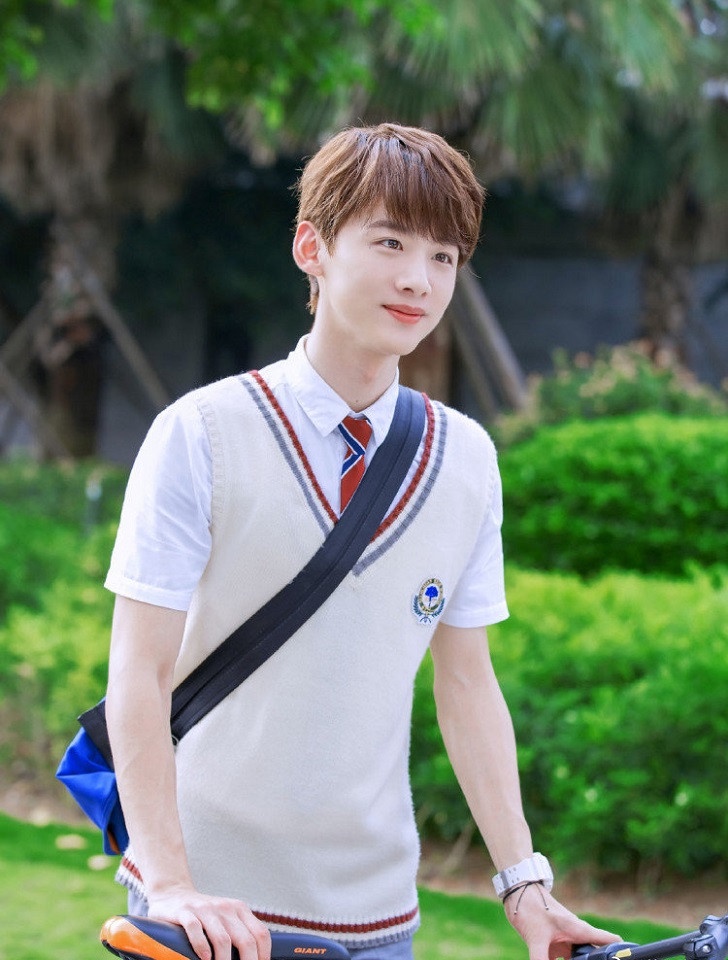 陸劇男星穿校服10:白敬亭《匆匆那年》、《夏至未至》