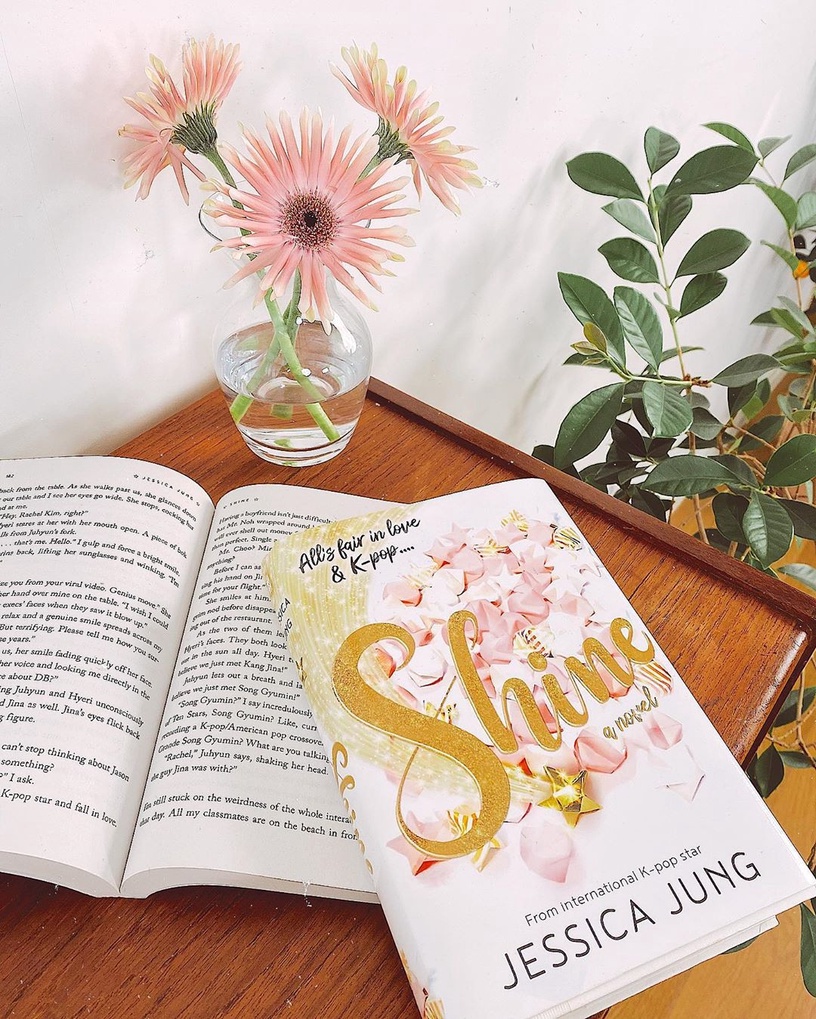 前少女時代成員Jessica的首部自傳小說《Shine》將於9月底出版！