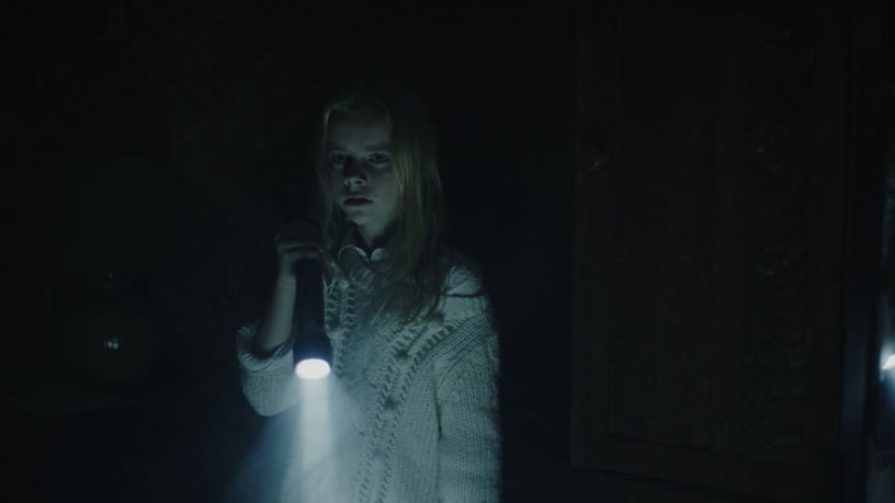 恐怖電影《捉魂鏡》中秋連假上映!鏡中魔鬼附身小女孩,看完讓人不敢照鏡子!