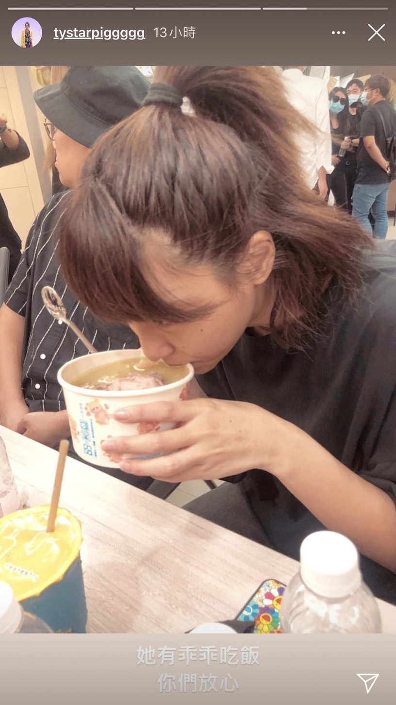 小鬼靈堂悼念!女友峮峮心情平靜,和小鬼做最後告別
