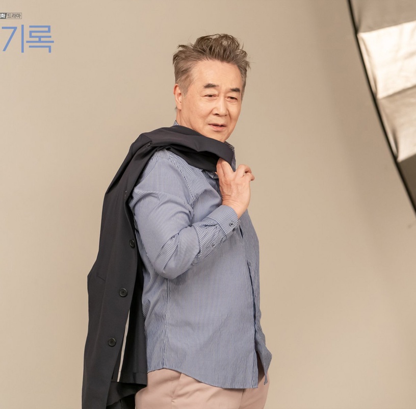 《青春紀錄》朴寶劍陪爺爺拍照!彗峻&爺爺逐夢逆襲娛樂圈!