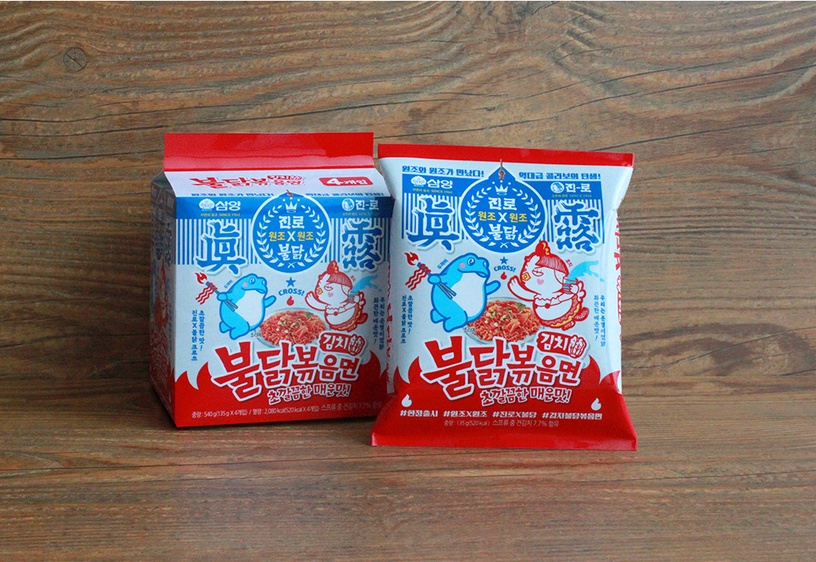 真露燒酒X三養全新推出「泡菜辣雞麵」,酸辣滋味+Q彈麵條,讓人一口接著一口停不下來