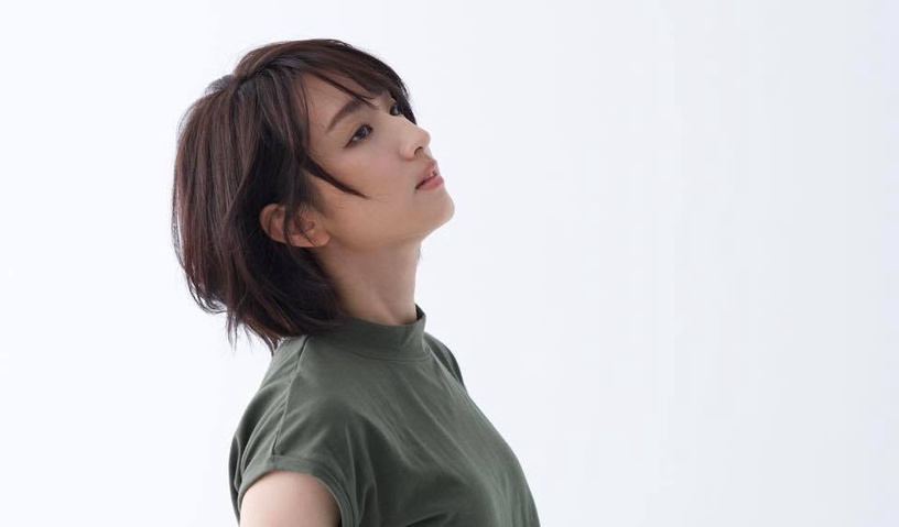 「逝去的戀情就像落枕一樣,回頭會痛。」柯佳嬿10句暖心語錄,把人生活成幽默喜劇