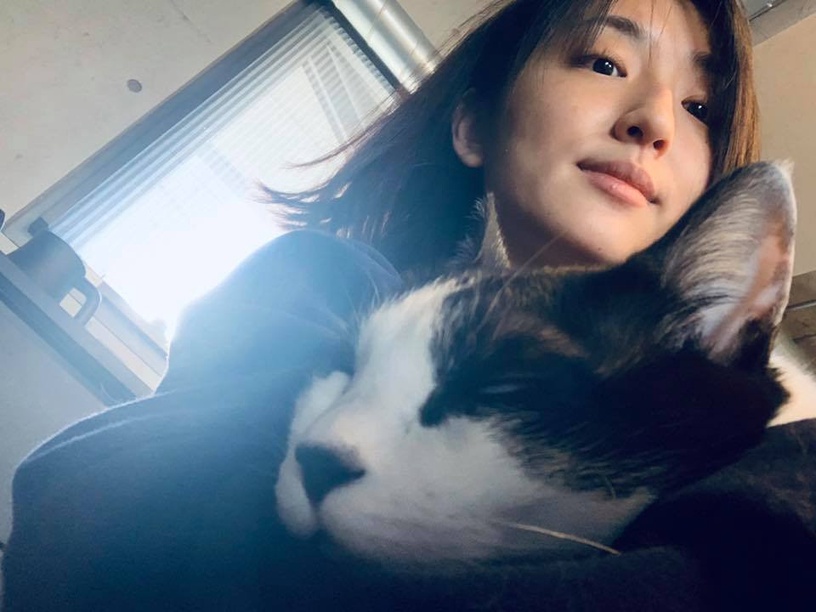 「逝去的戀情就像落枕一樣,回頭會痛。」柯佳嬿10句暖心語錄,把人生活成幽默喜劇